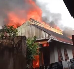 kebakaran sumur melelh