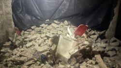 Material longsor hancurkan rumah warga Padang Lekat