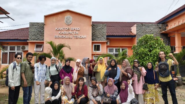 Masyarakat Desa Pondok Kelapa Datangi BPBD Bengkulu Tengah, Tuntut Kejelasan Hasil Survei Abrasi dan Erosi