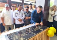 Bupati Kepahiang Zurdi Nata SIP Tandatangani Prasasti Puskesmas Cugung Lalang