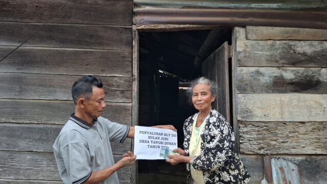 Pemdes Tangsi Duren Kembali Gulirkan BLT-DD, Warga Penerima Diminta Bijak Memanfaatkan Bantuan