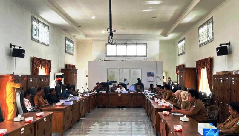 Banggar DPRD Kepahiang Bahas Raperda Pertanggungjawaban Pelaksanaan APBD 2025 5 Banggar Bahas 2
