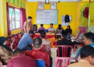 Kades Taba Padang Yoyon saat memberikan arahan di kegiatan pembentukan panitia PIlkades