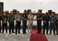 Penyerahan dokumen nota pengantar KUA PPAS oleh Bupati Kepahiang pada Ketua DPRD Kepahiang