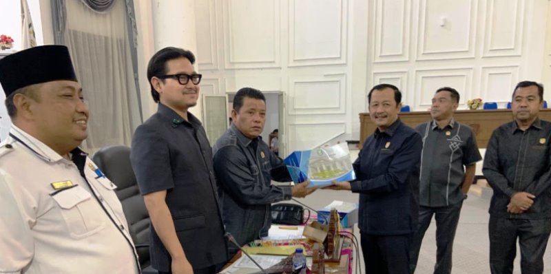 Rapat Gabungan Komisi, Pimpinan DPRD Kabupaten Kepahiang Serahkan Raperda Pertanggungjawaban APBD 2025 4 Rapat DPRD 2