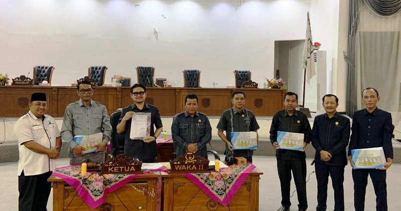 Rapat Gabungan Komisi, Pimpinan DPRD Kabupaten Kepahiang Serahkan Raperda Pertanggungjawaban APBD 2025 5 Rapat DPRD 5