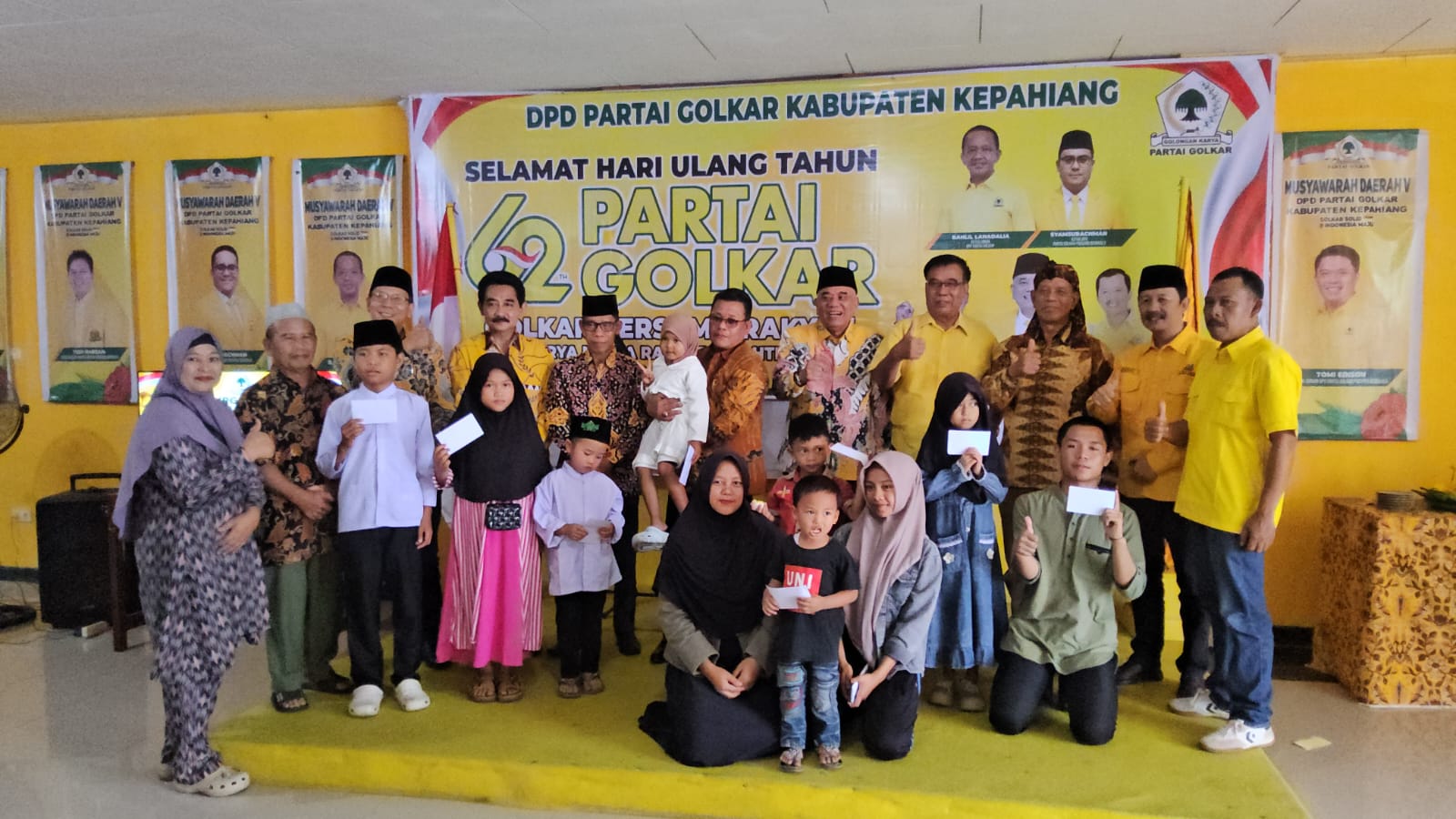 HUT ke-62 Partai Golkar di Kepahiang Berlangsung Khidmat Darmawansyah: Momentum Perkuat Soliditas dan Kepedulian Sosial 4 Santuni Anak Yatim